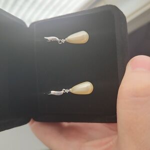 Pearl drop earrings